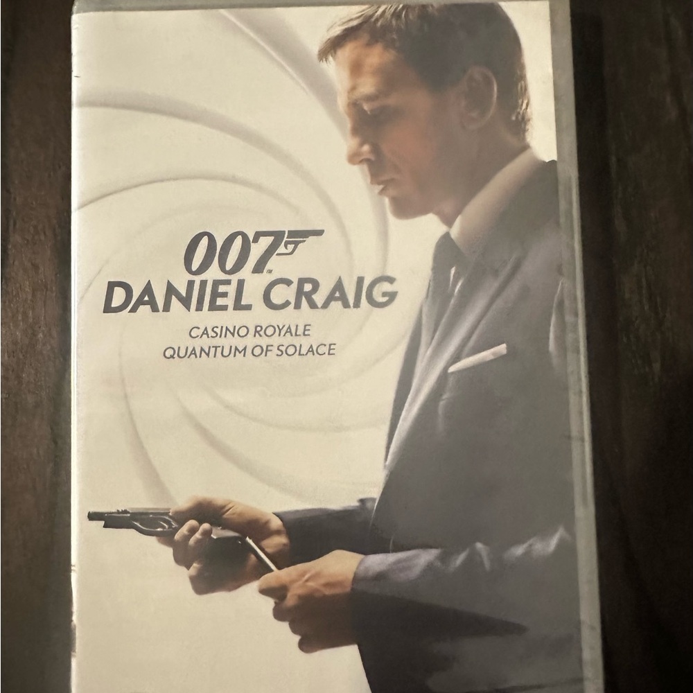 007 Daniel Craig DVD Set Brand New 2 movies